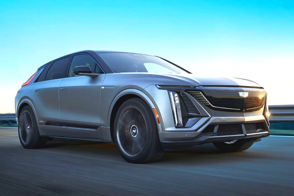 Cadillac-Lyric-V-Unveiled-4-1024x683.jpg