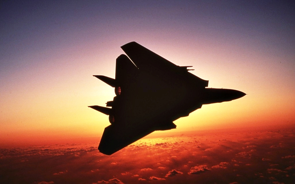 F-14-fighter-plane-famous-for-movie-Top-Gun001.jpg