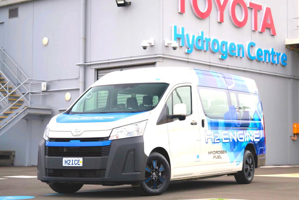 Toyota-Hiace-Hydrogen-Hybrid-Unveiled-5-1024x683.jpg