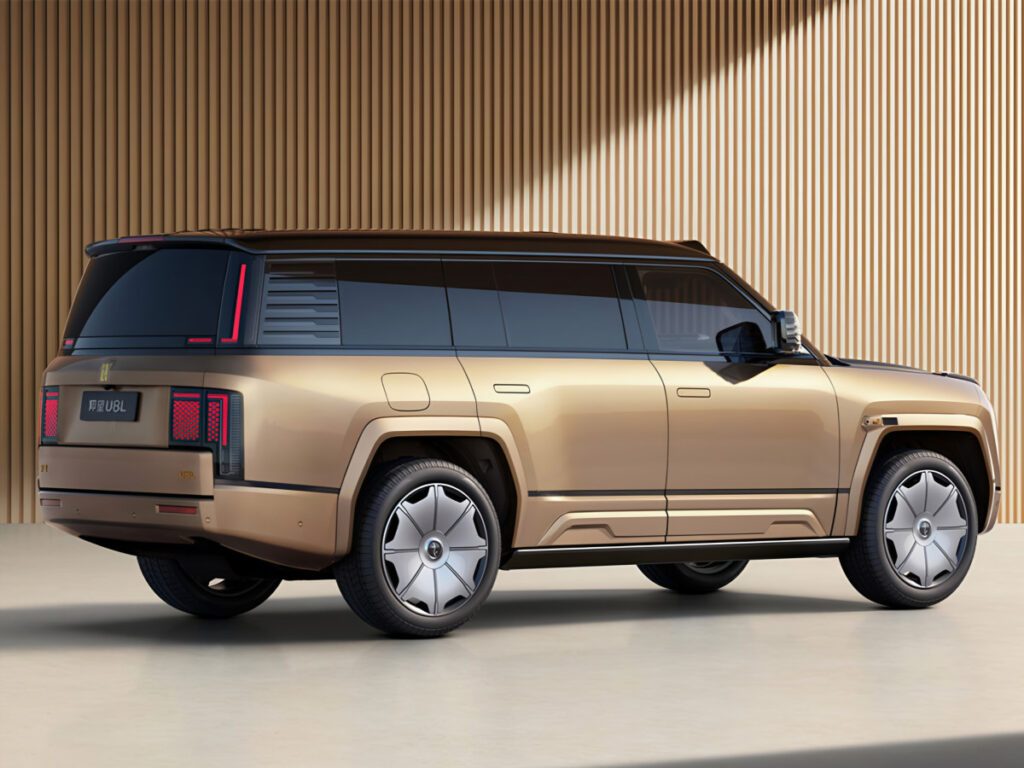 YangWang-PHEV-SUV-U8L-unveiled-7-1024x768.jpg