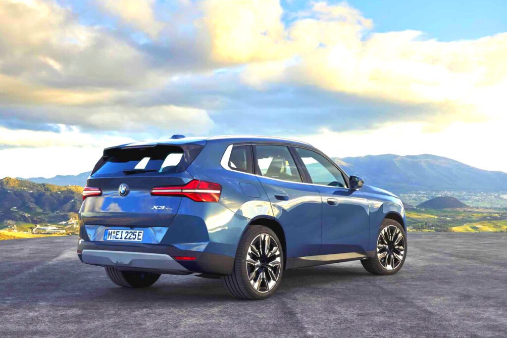 BMW-unveils-the-new-X3-PHEV-6-1024x683.jpg