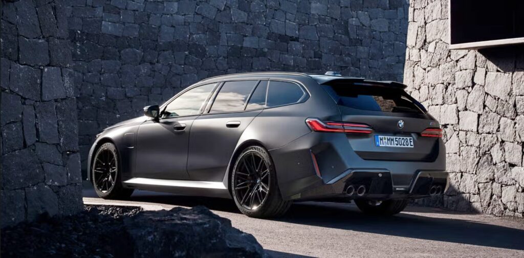 2025-BMW-M5-%ED%88%AC%EC%96%B4%EB%A7%81-2_-1024x505.jpg