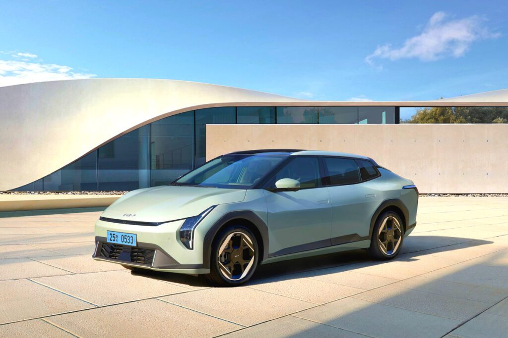 Kia-EV4-contracts-open-5-1024x683.jpg