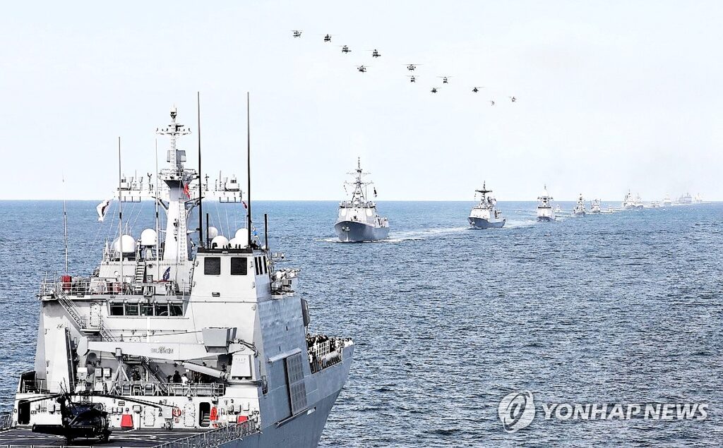 South-Koreas-Navy-Showed-Off-Its-Power-at-the-Fleet-Review001-1024x635.jpg