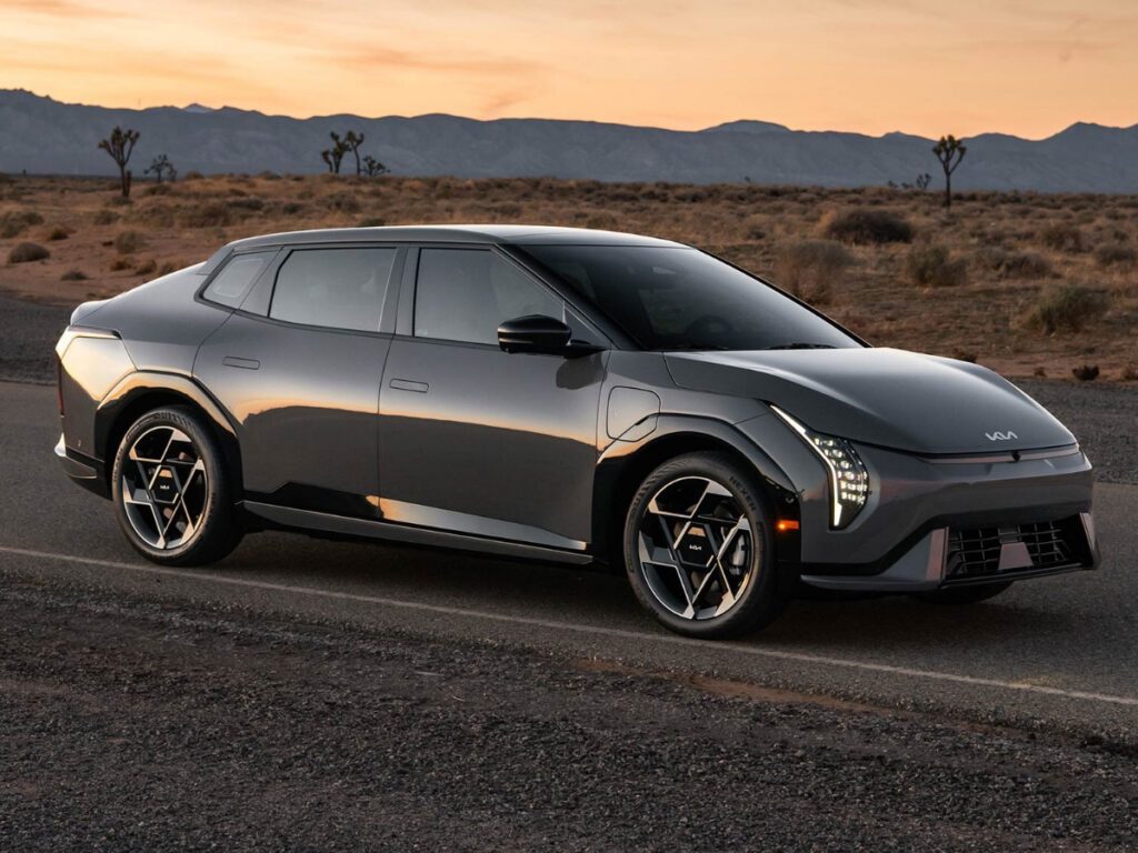 Kia-EV4-US-market-unveiling-2-1024x768.jpg