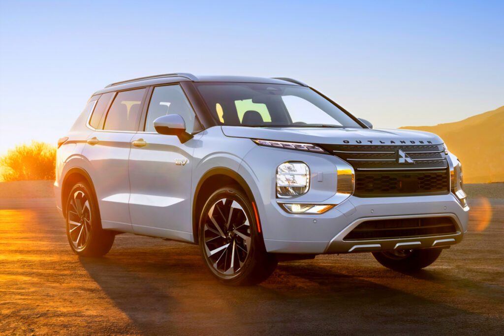 Mitsubishi-Unveils-New-Outlander-PHEV-4-1024x683.jpg