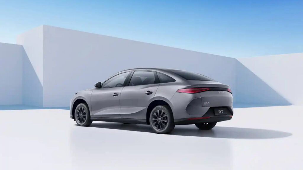 BYD-mid-size-sedan-e7-launched-6-1024x576.jpg
