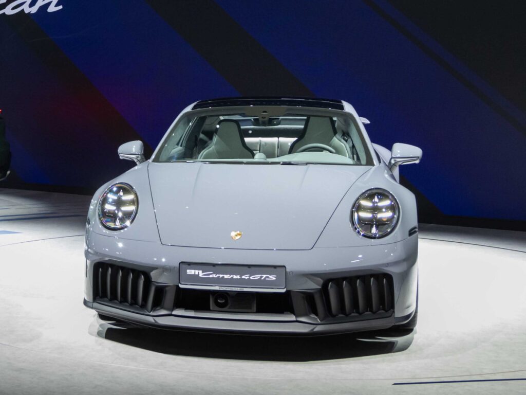 Porsche-unveils-new-911-Carrera-GTS-1024x768.jpg