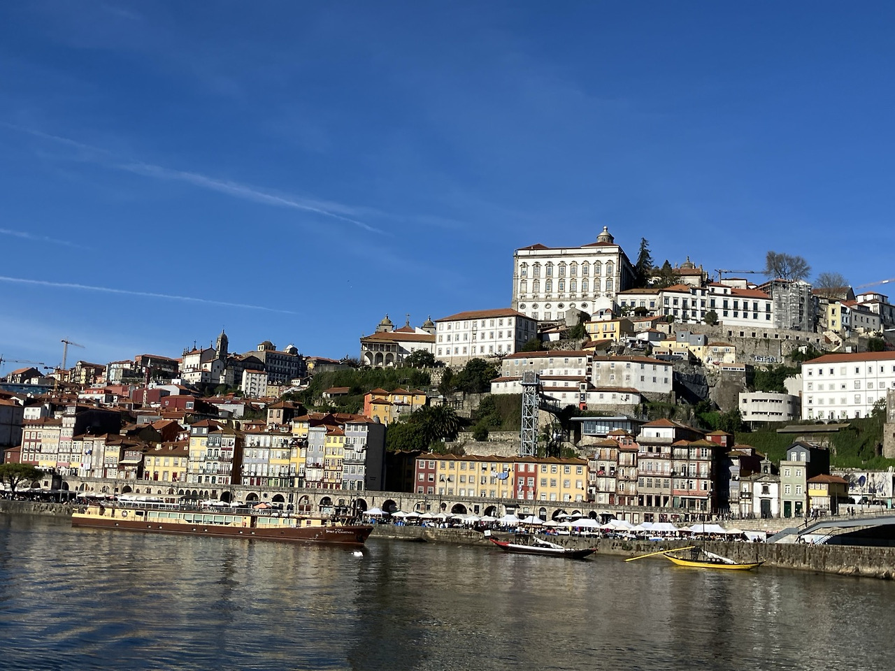 도루강변 주택들.jpg