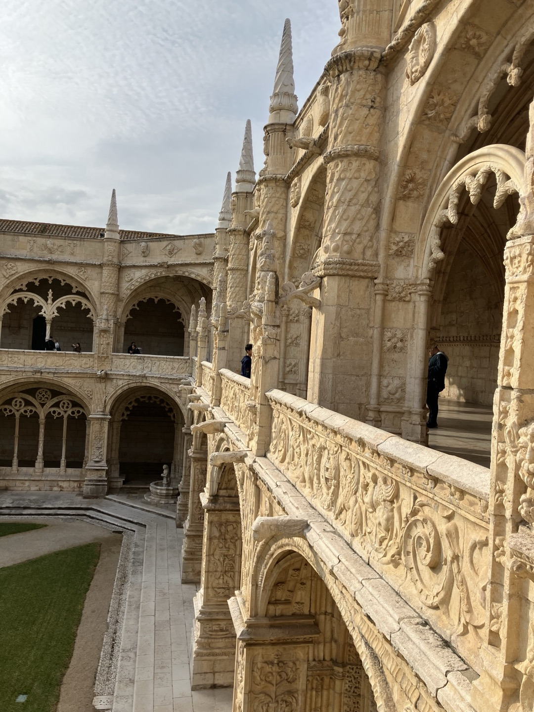 수도원 회랑.jpg