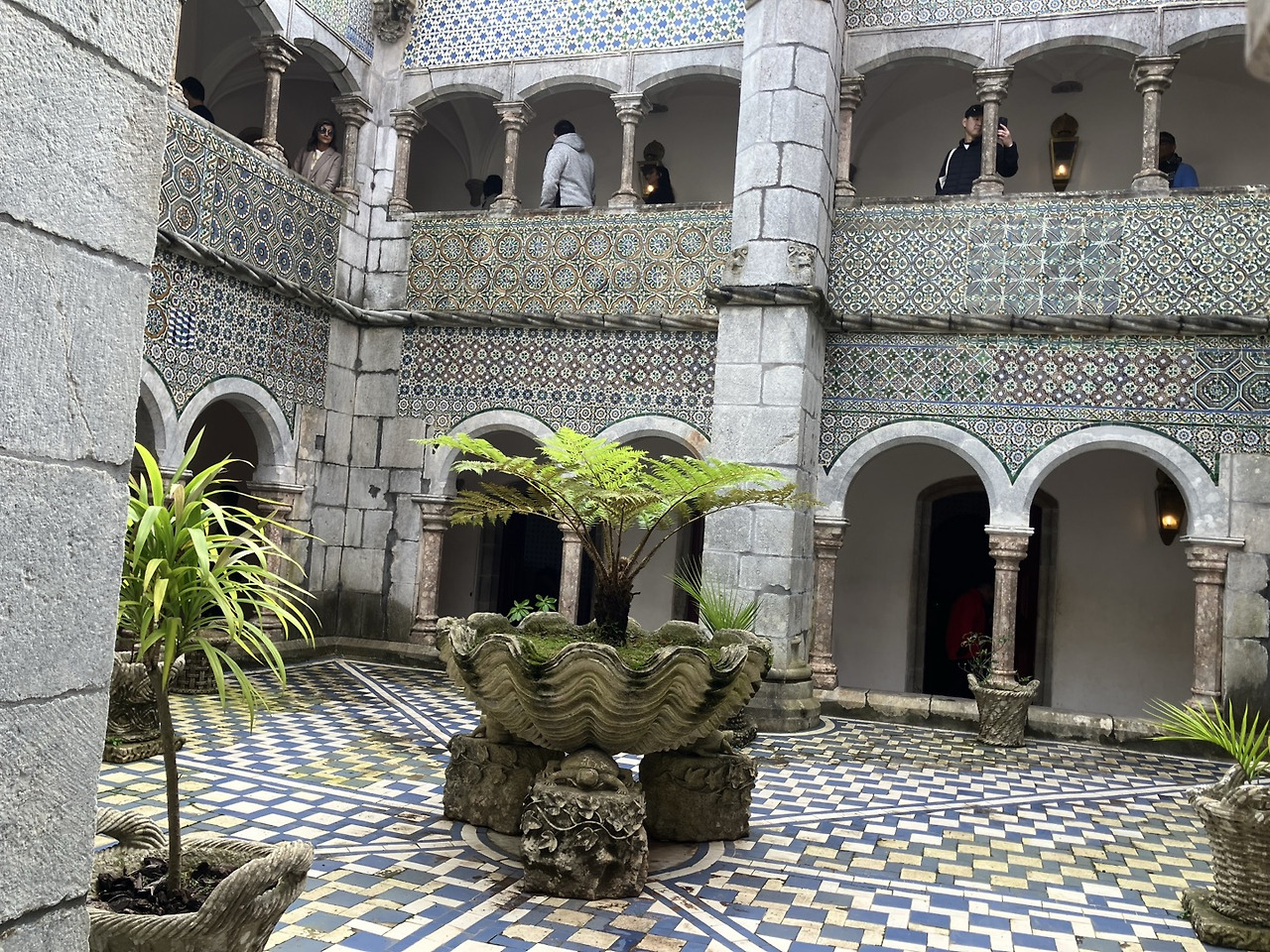 수도원 정원.jpg