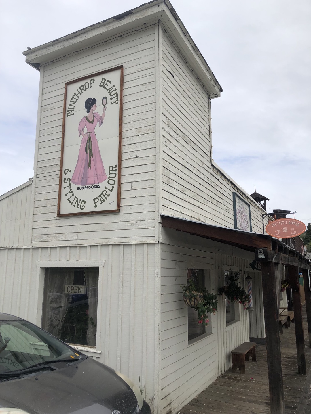 윈드롭 마을 미용실.jpg