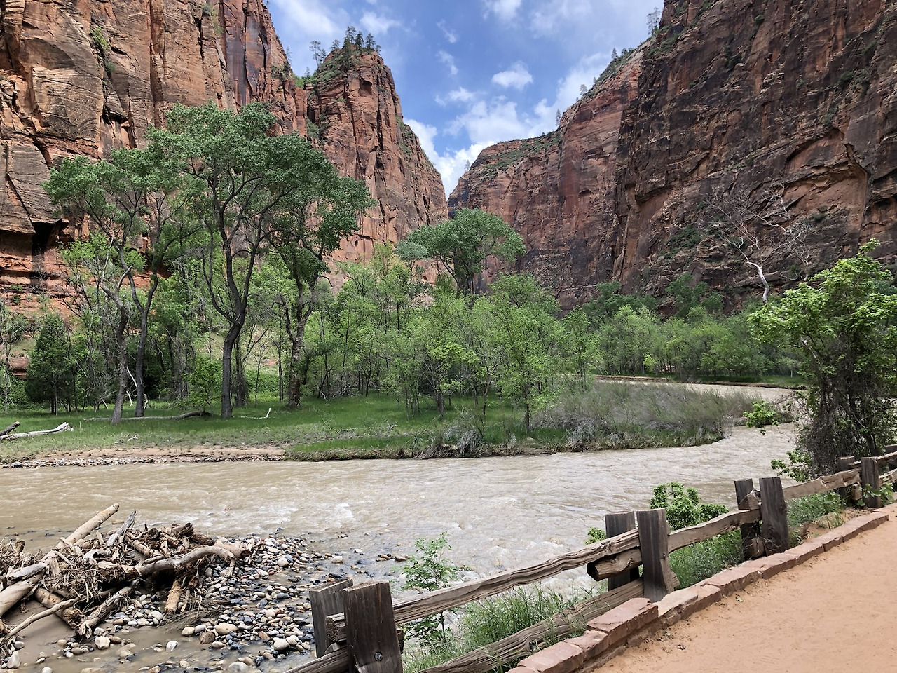 자이온 캐년 리버사이드 워크.jpg
