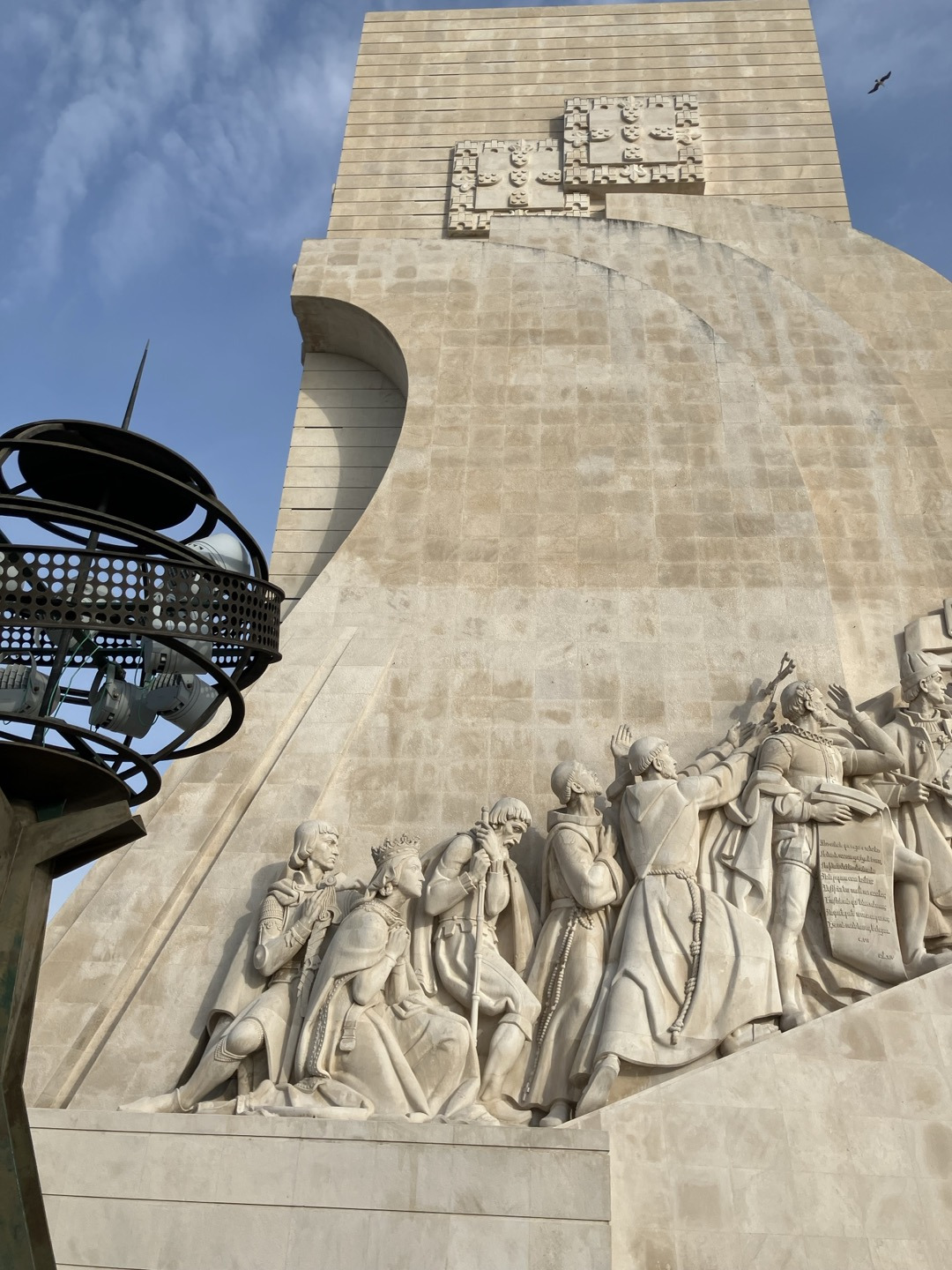 신대륙을 향해 떠나는 사람들 조각.jpg