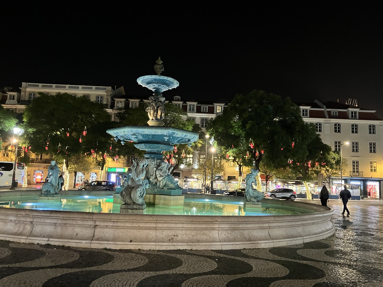 리스본 광장 분수대.jpg