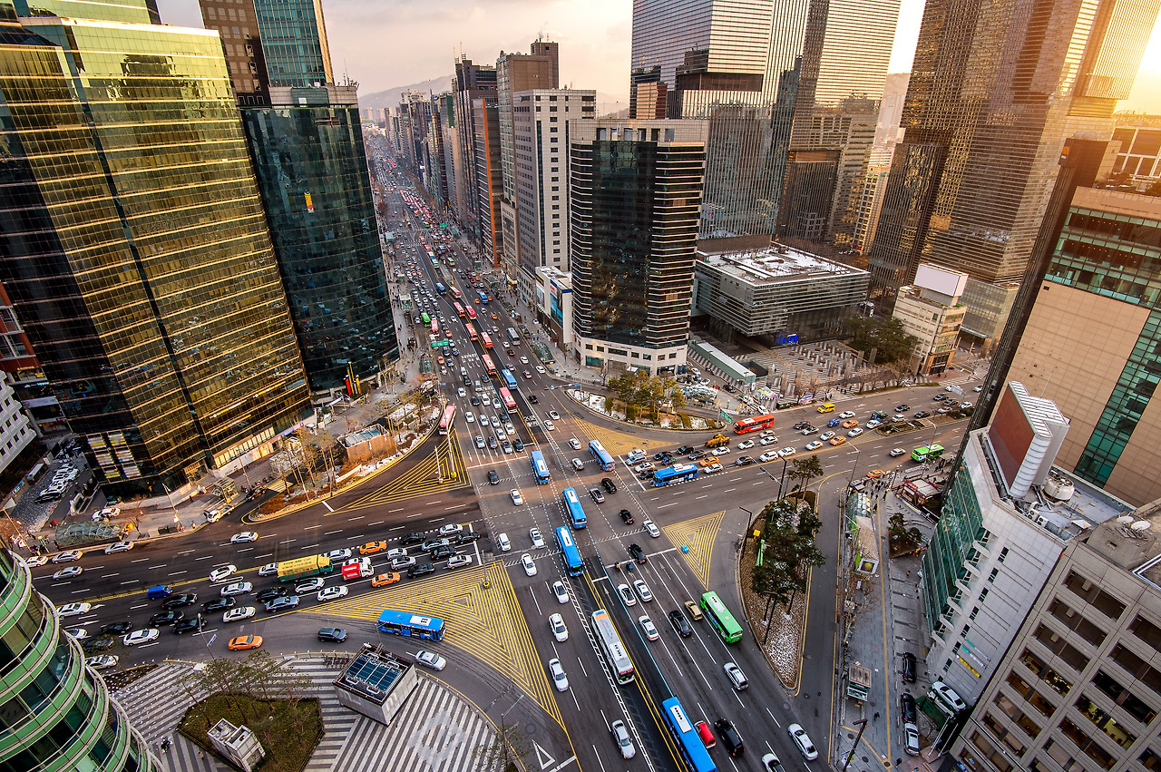 traffic-speeds-through-an-intersection-in-gangnam-seoul-in-south-korea.jpg
