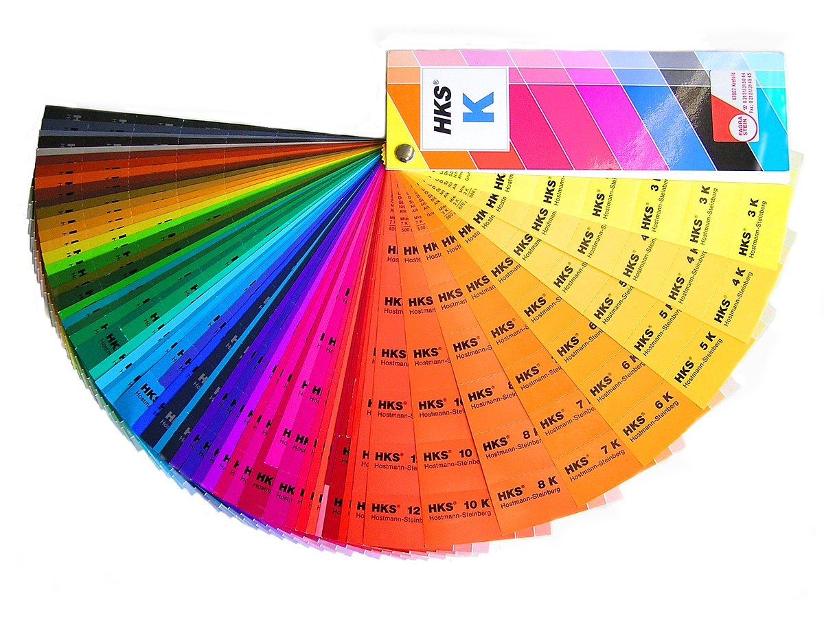 1200px-HKS-K-Farbfaecher.jpg