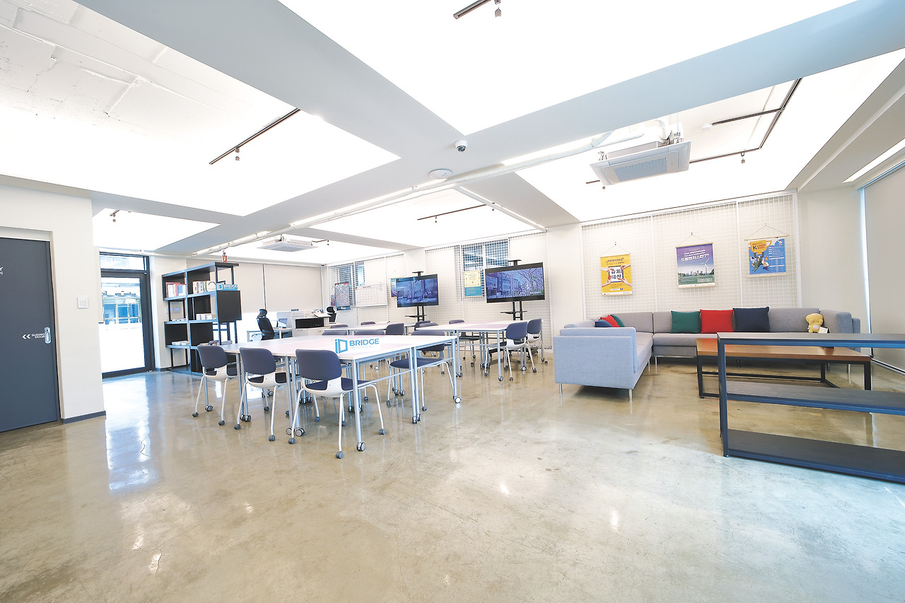 D1_1층 라운지.jpg