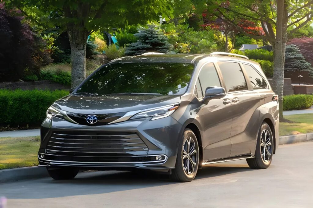 toyota-unveils-the-2025-sienna-1024x683.jpg