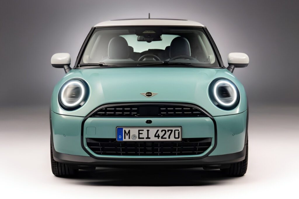 new-mini-cooper-c-3-door-launched-1024x683.jpg