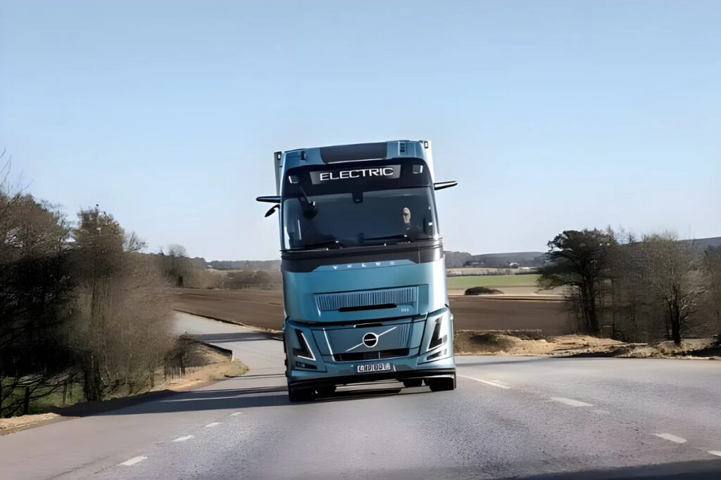 Volvo-Trucks-FH-Electric-Unveiled-1024x683.jpg