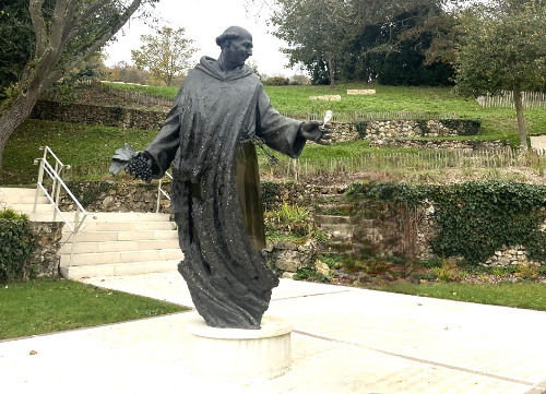 동 페리뇽 동상1 .jpg