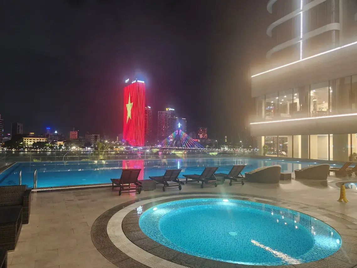 야외수영장 (1).jpg