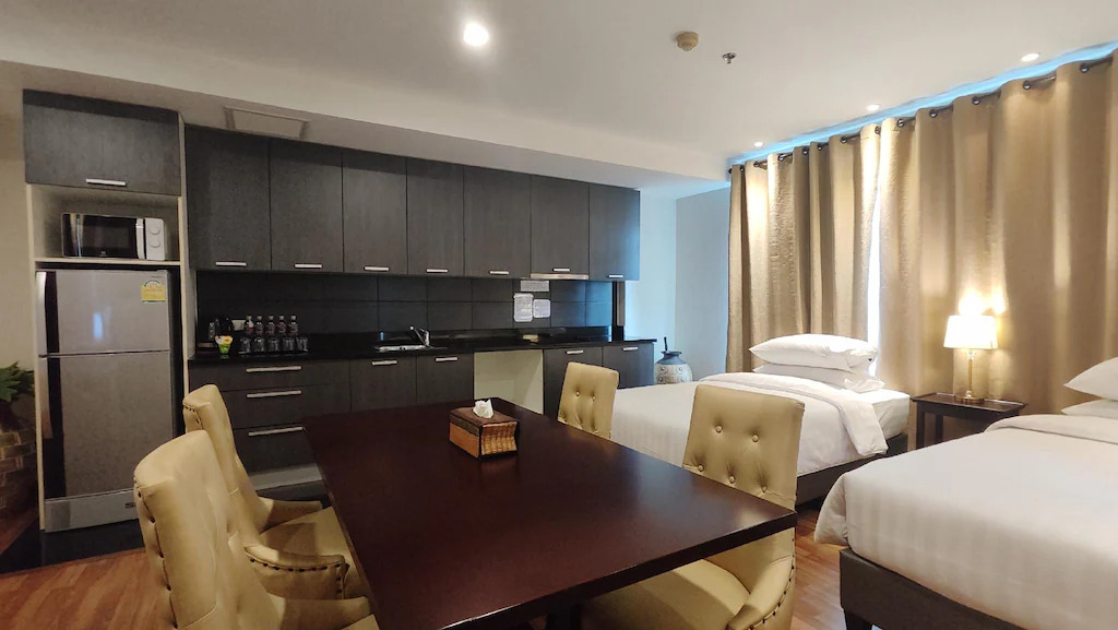객실 내부 (식탁, 주방시설).jpg