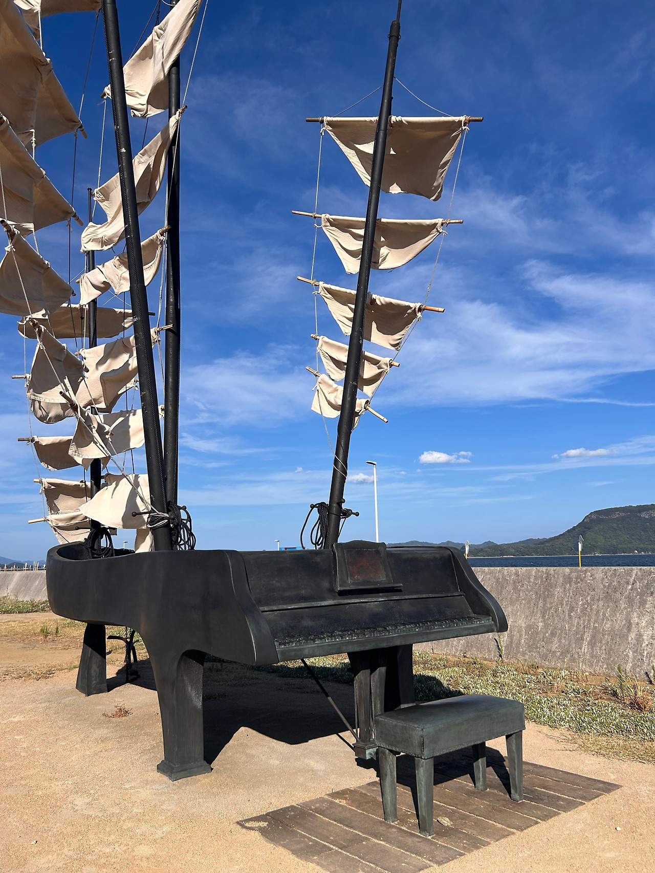 쇠로 만든 피아노.jpg