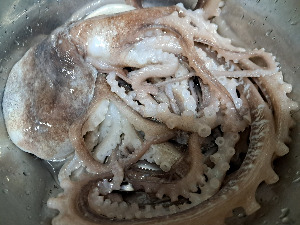 낙지탕 낙지다듬기.jpg