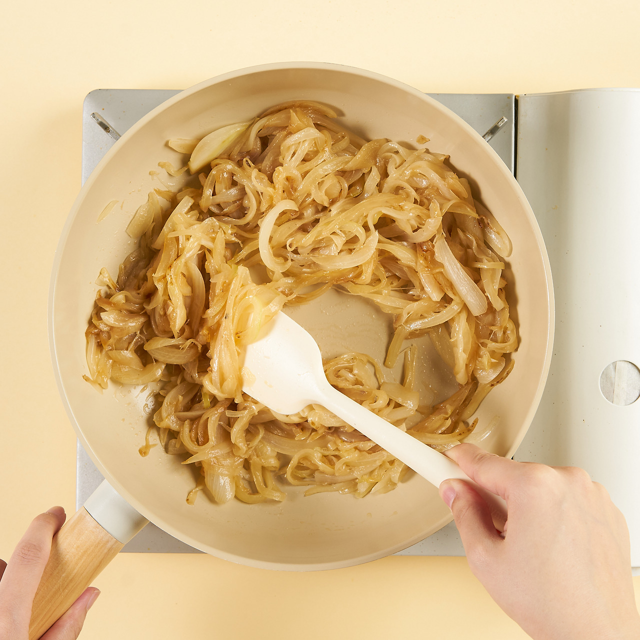 플랫폼_레시피_연두_연두순_프렌치어니언스프_과정 0.jpg