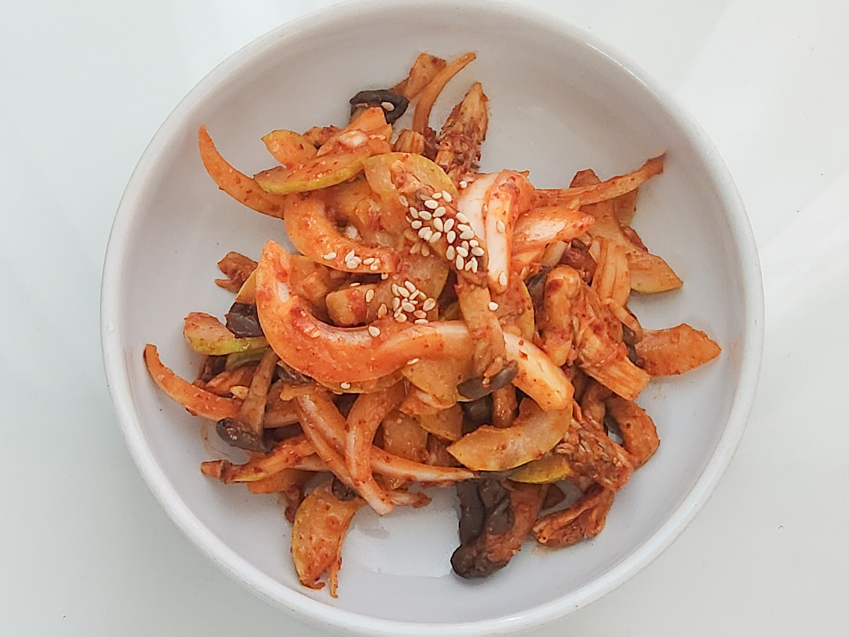 브런치_매콤한버섯무침-3.jpg
