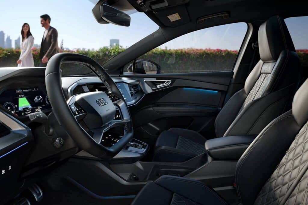 batch_audi-q4-e-tron-cockpit-side-view-desktop-03-1024x683.jpg