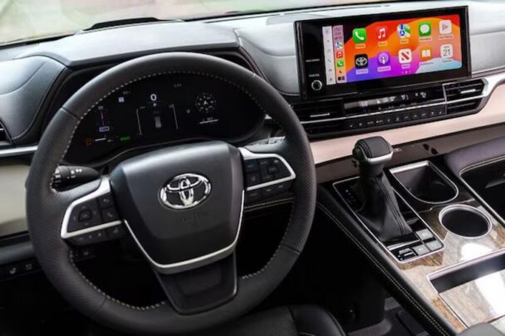 batch_6-2025-toyota-sienna-platinum-interior-1024x683.jpg