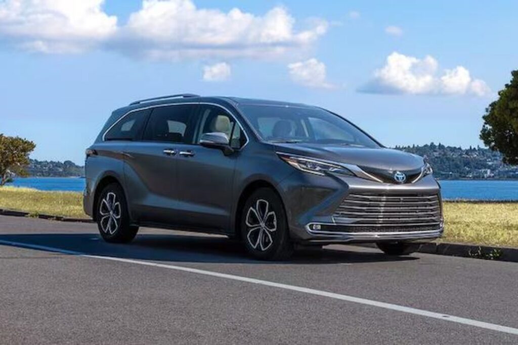 2025-Toyota-Sienna-1024x683.jpg
