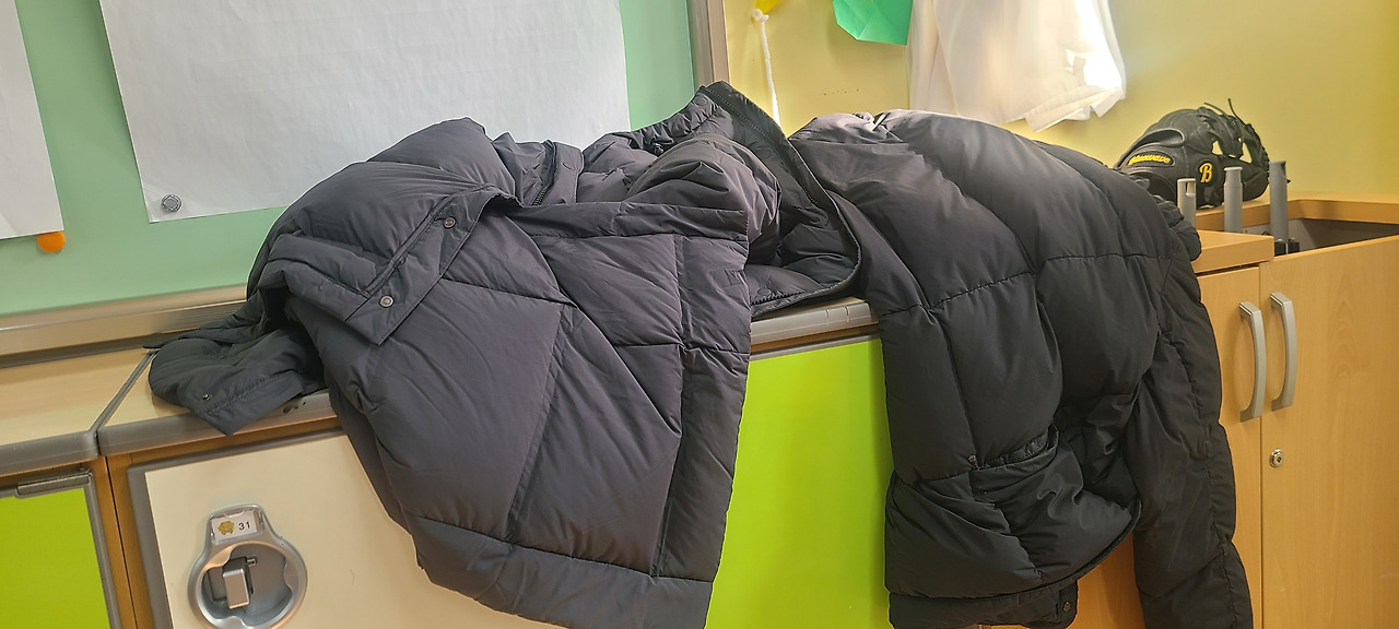 사물함 위 사진.jpg