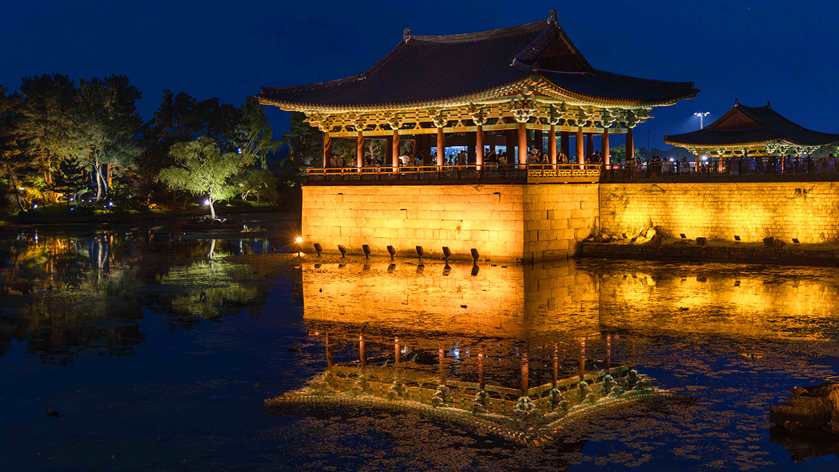 Donggung Palace and Wolji Pond night view4.jpg