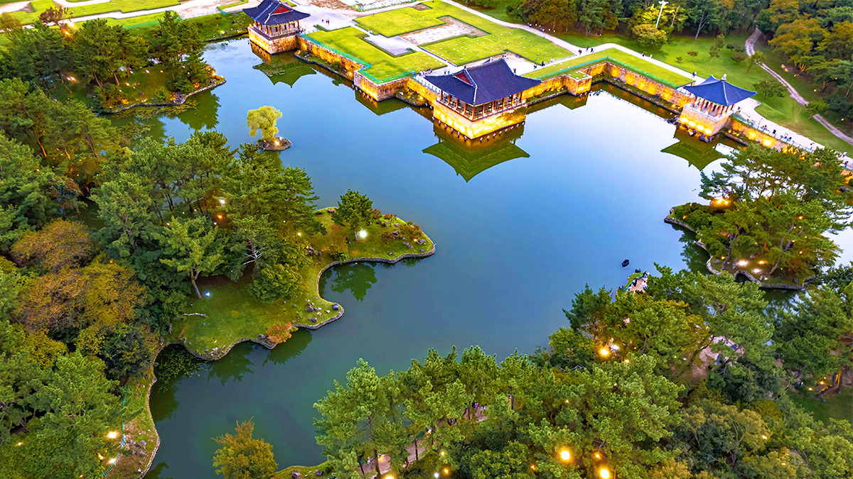 Donggung Palace and Wolji Pond night view6.jpg