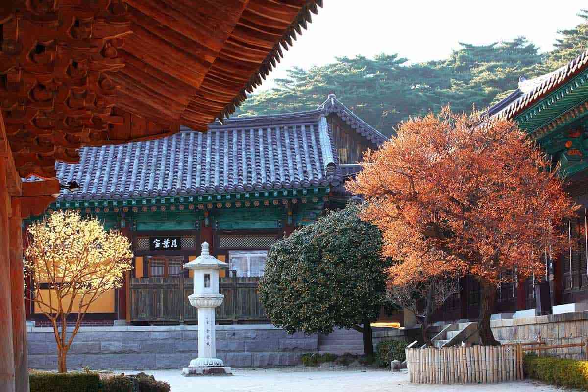 Yangsan-Red-Plum-Temple-2.jpg