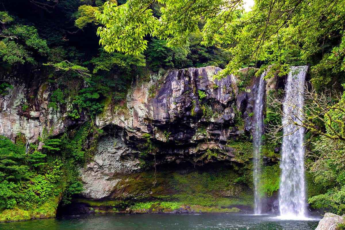 Cheonjiyeon-Falls-3.jpg