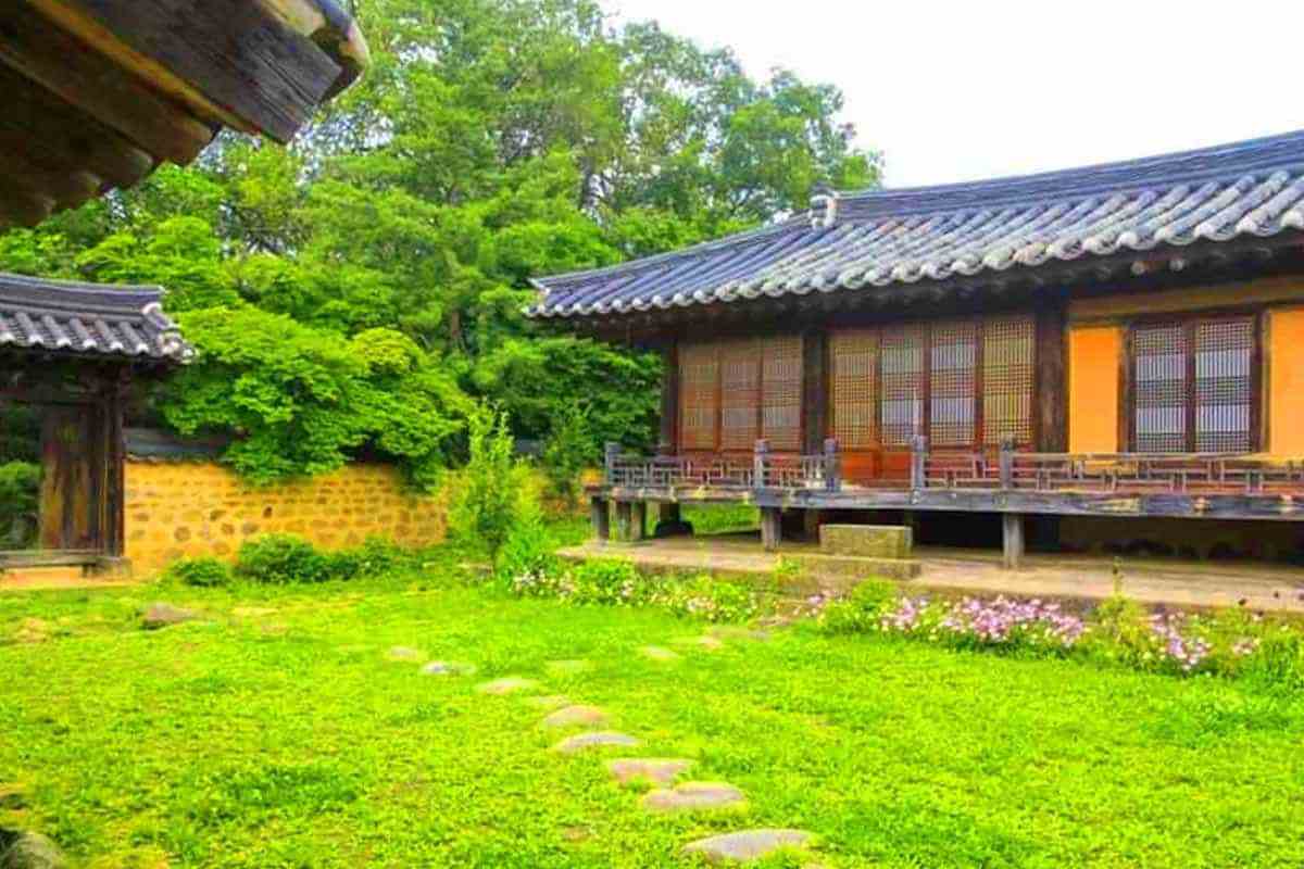 Uiseong-Traditional-Village-for-Healing-3.jpg