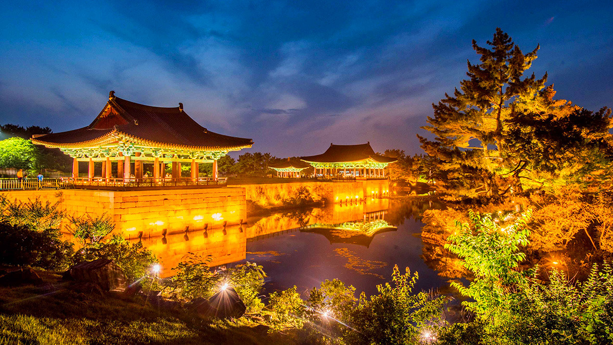 Donggung Palace and Wolji Pond night view1.jpg
