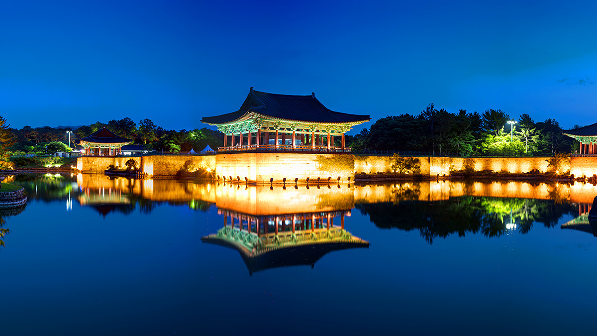 Donggung Palace and Wolji Pond night view2.jpg