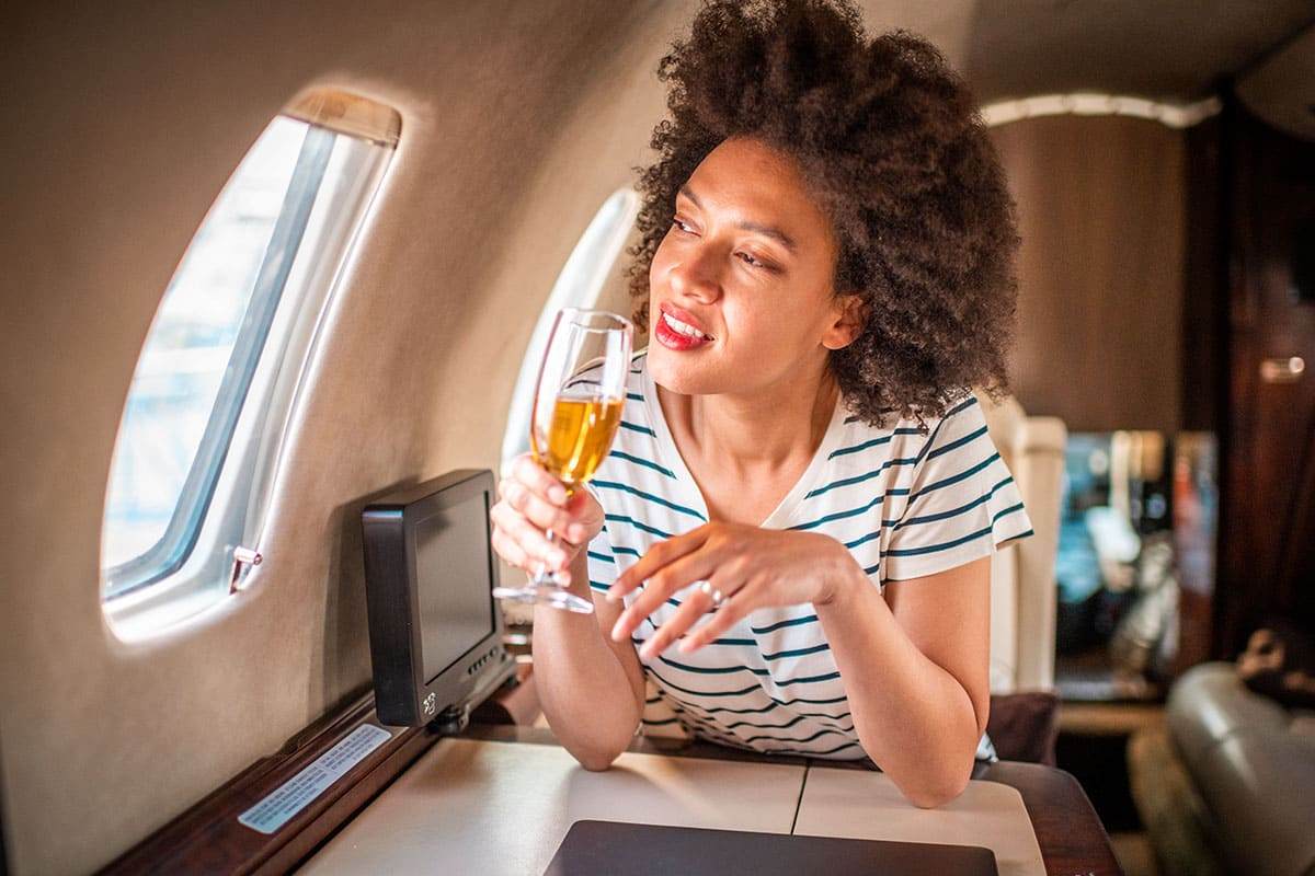 비행기에서 와인 한잔.jpg