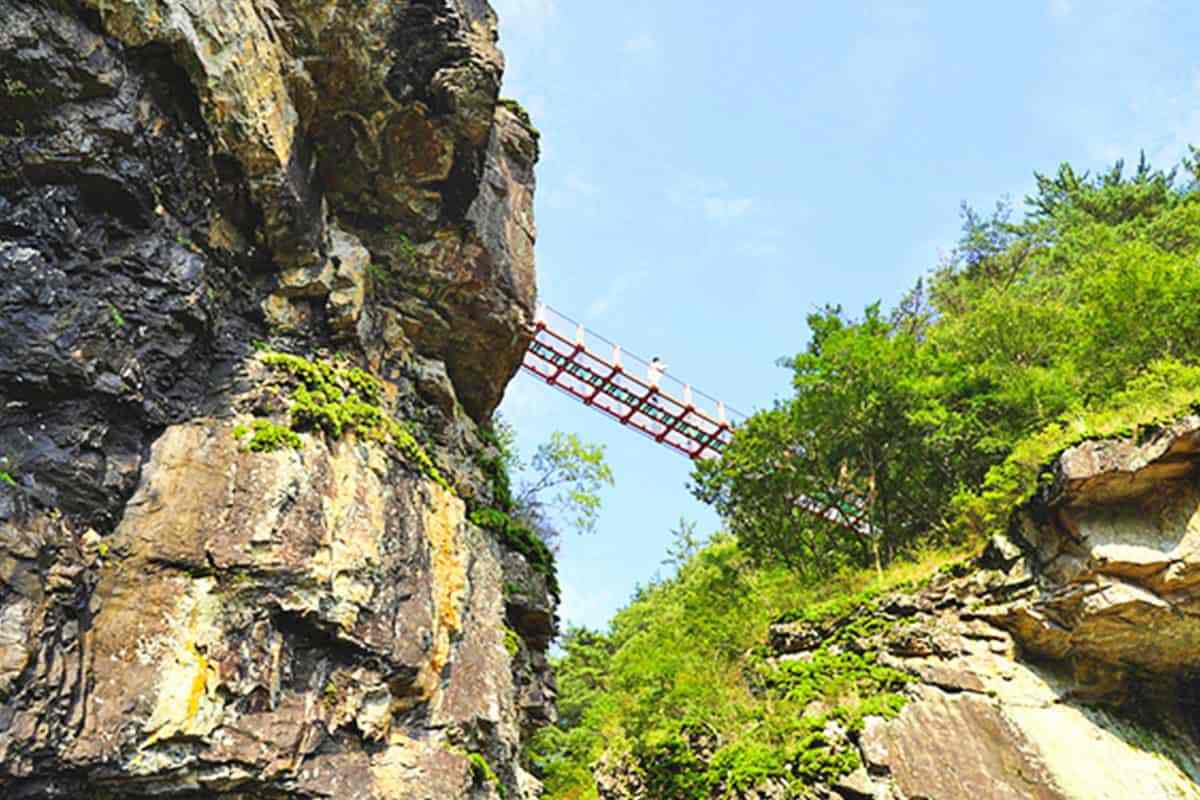 Gosung-Swinging-Bridge3.jpg