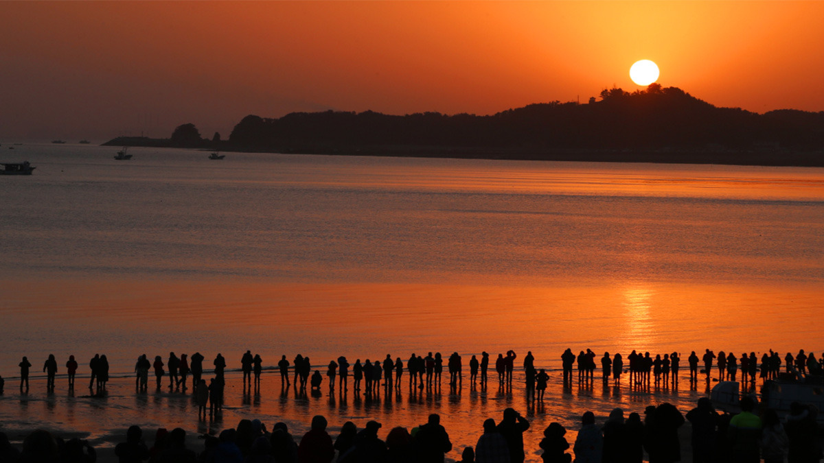 Sunrise at Dangjin Waemok Village.jpg