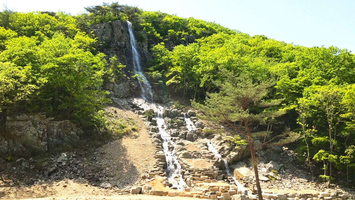 Seonunsan-Dosol-Falls-2.jpg