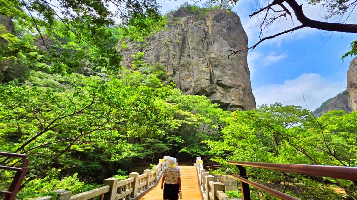 juwangsan-national-park-summer-trails3.jpg