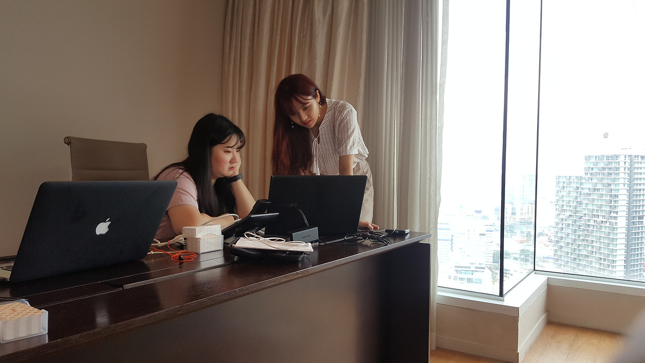 회의 비하인드.jpg