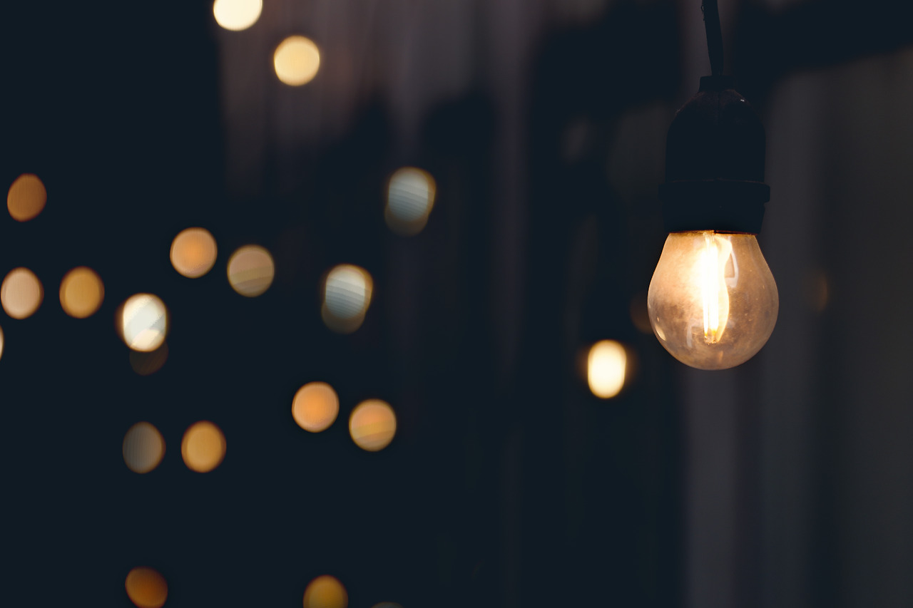 light-bulb-blurry-background-2023-11-27-05-35-20-utc.jpg